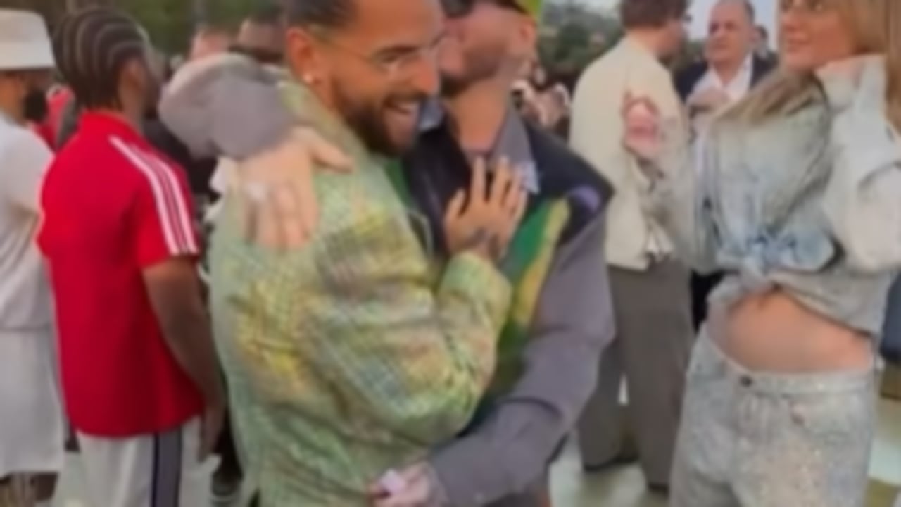 Maluma y J Balvin se reencontraron en desfile de Louis Vuitton.