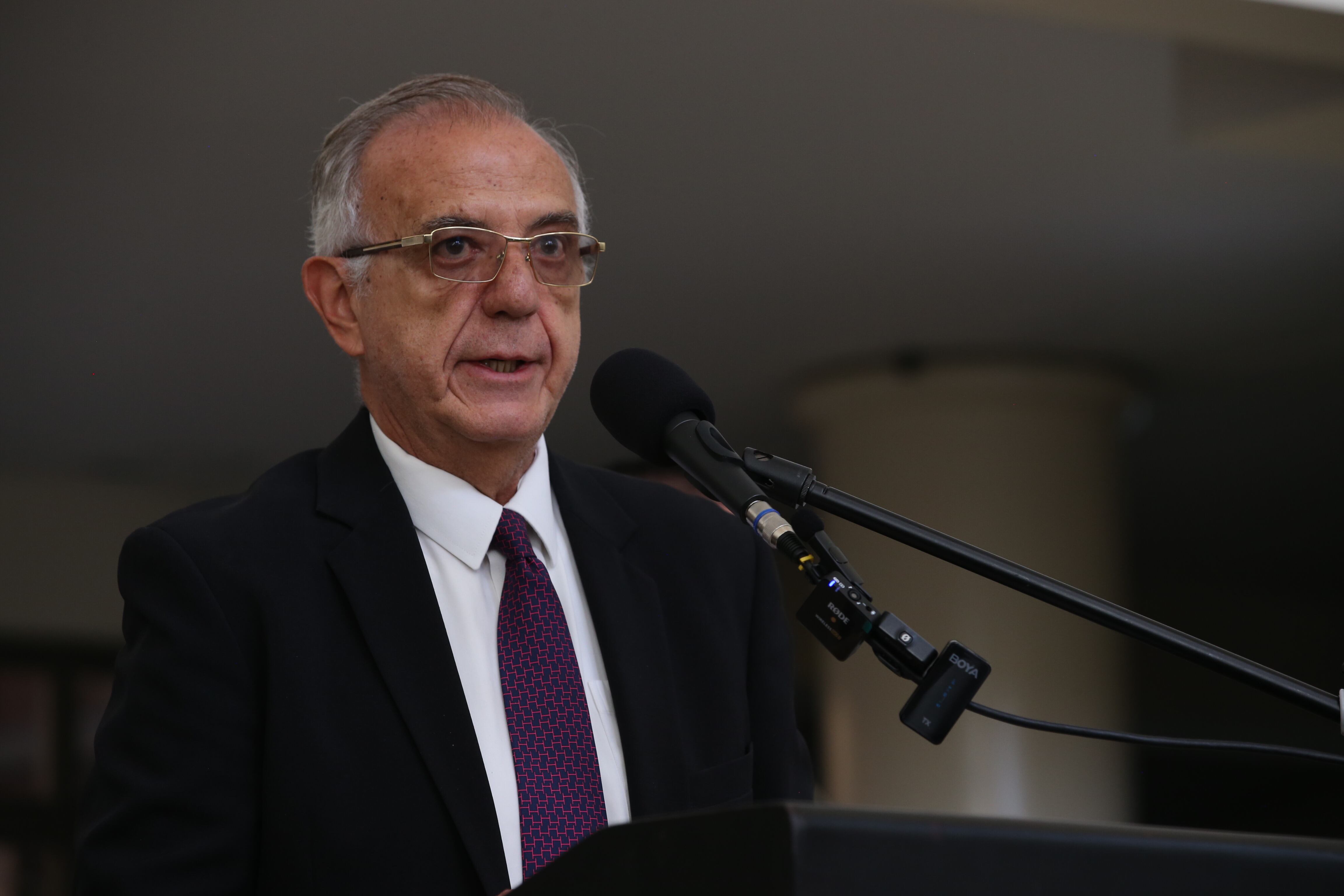 Ministro de Defensa Iván Velásquez Gómez
director general de la Policía Nacional, general William Salamanca