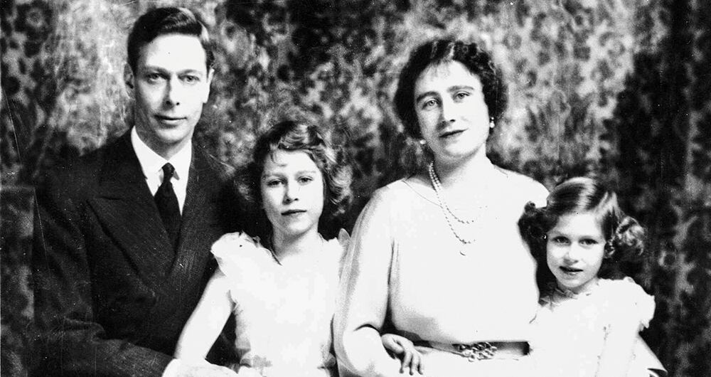  El entonces duque de York se conformaba con que a Isabel II y a Margarita les enseñaran a escribir correctamente, en tanto que su esposa no participaba para nada en su educación.   