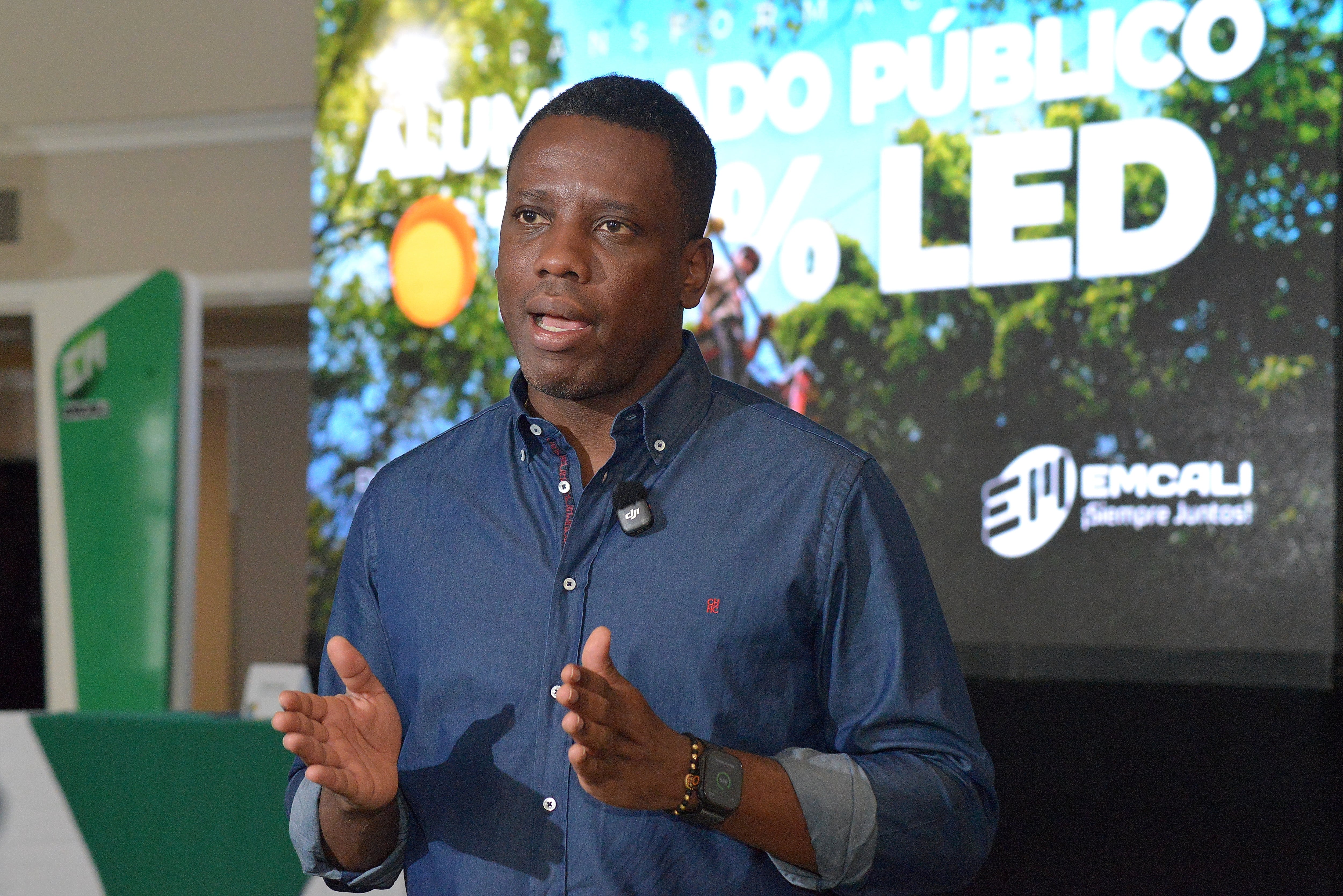 Roger Mina, gerente de Emcali, señaló que la modernización del alumbrado público con tecnología LED es una apuesta estratégica para el futuro de Cali y se ejecutará con acompañamiento de organismos de control.