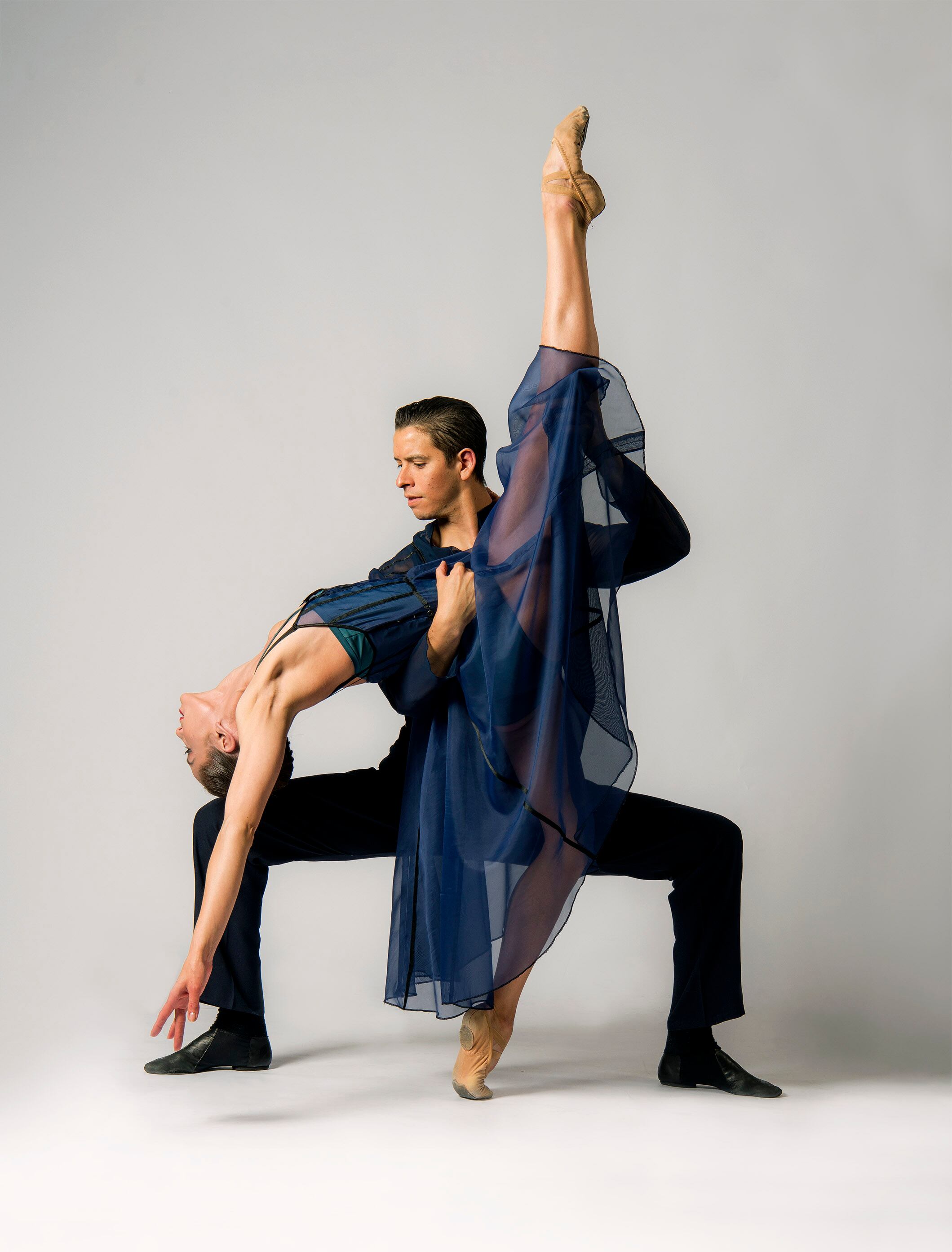 El Ballet Contemporáneo del Teatro San Martin trae 'Entre Piazzolla y Ravel'.