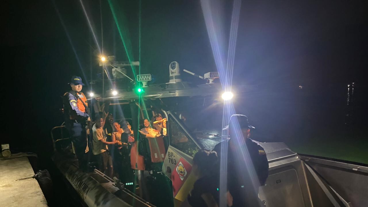 Impactante rescate de 13 migrantes en el Golfo de Urabá.