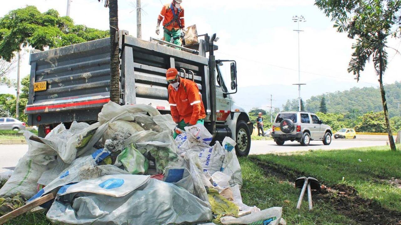 Recolección de escombros en Medellín.