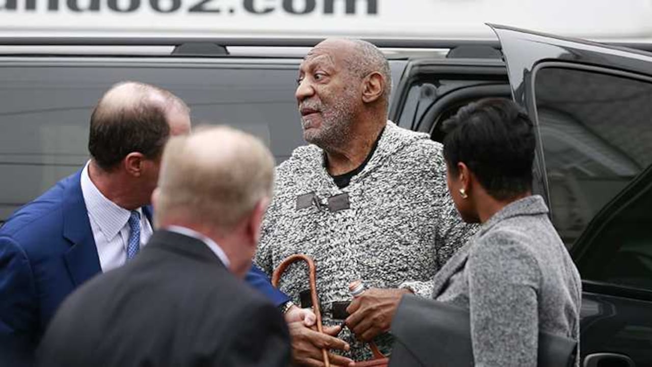 Cosby quedó libre con una fianza de 1 millón de dólares a la espera del juicio.