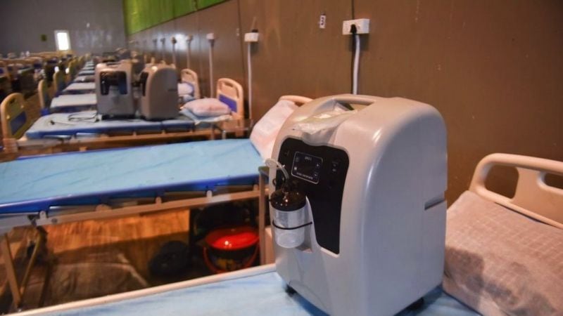 El oxígeno se puede suministrar a través de una variedad de formas, una de ellas es a través de máquinas que lo filtran del aire, llamadas concentradores / BBC - GETTY IMAGES