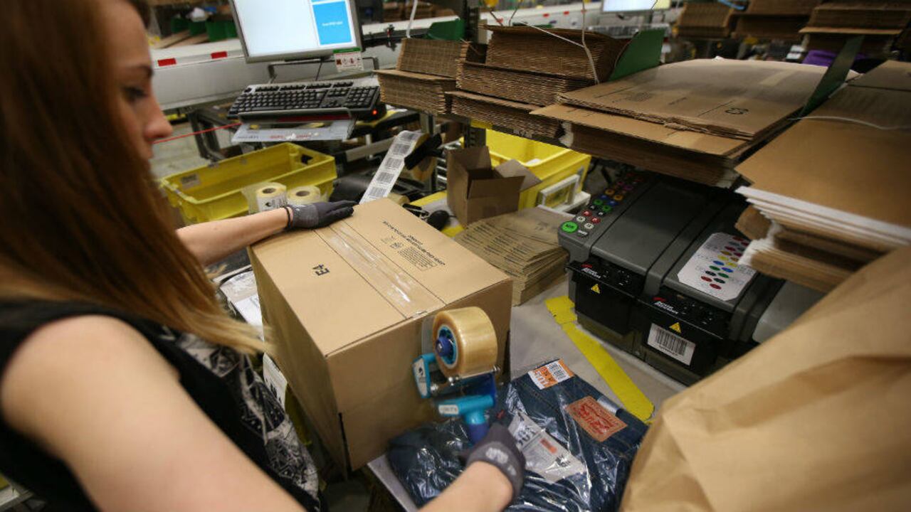 Gobierno eliminará impuestos a envíos internacionales de menos de US$200