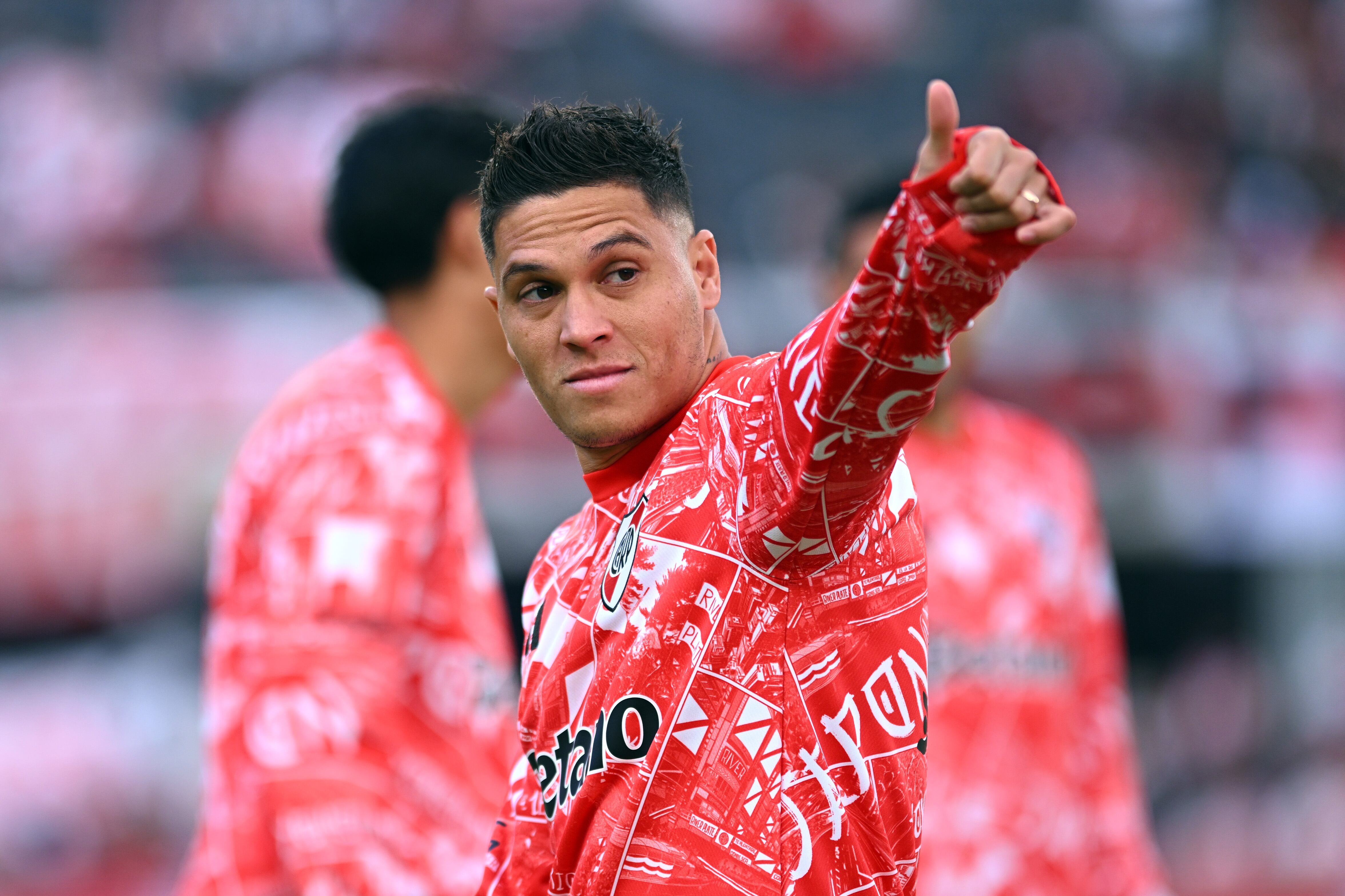 BUENOS AIRES, ARGENTINA - APRIL 05: Juan Fernando Quintero of River Plate warms up prior to a Torneo Apertura match between River Plate and Belgrano at Estadio Más Monumental Antonio Vespucio Liberti on April 05, 2026 in Buenos Aires, Argentina. (Photo by Rodrigo Valle/Getty Images)
