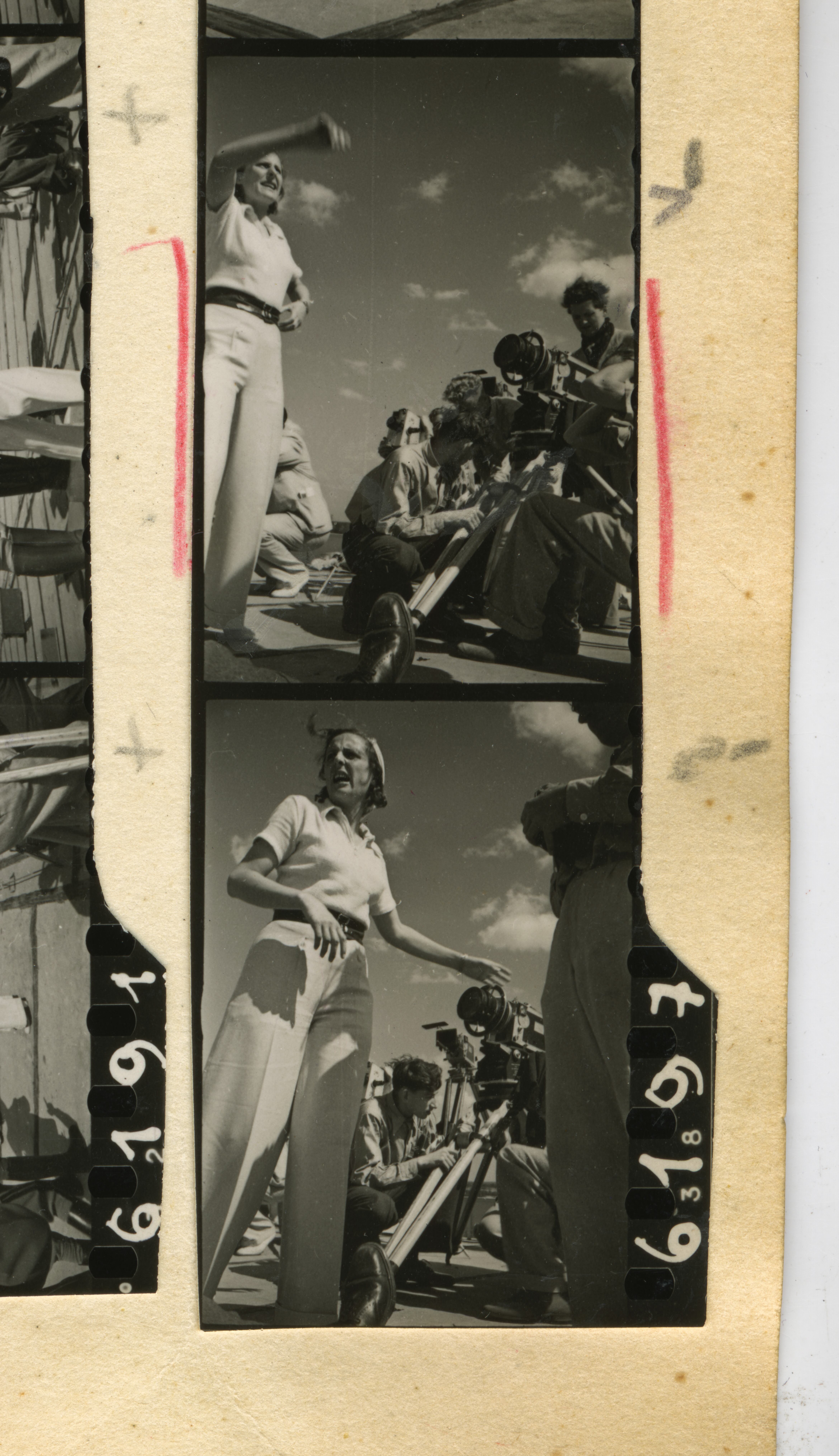 Cineco Alternativo estrena 'Leni Riefenstahl', documental que aborda la vida y obra de Leni Riefenstahl, una de las cineastas más influyentes y polémicas del siglo XX, conocida por su estrecha relación con Adolf Hitler y por dirigir algunas de las piezas de propaganda más estudiadas en la historia del cine.