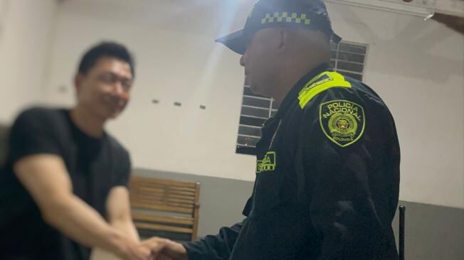 Autoridades en Medellín capturaron a un hombre que pretendía robar a turista coreano.