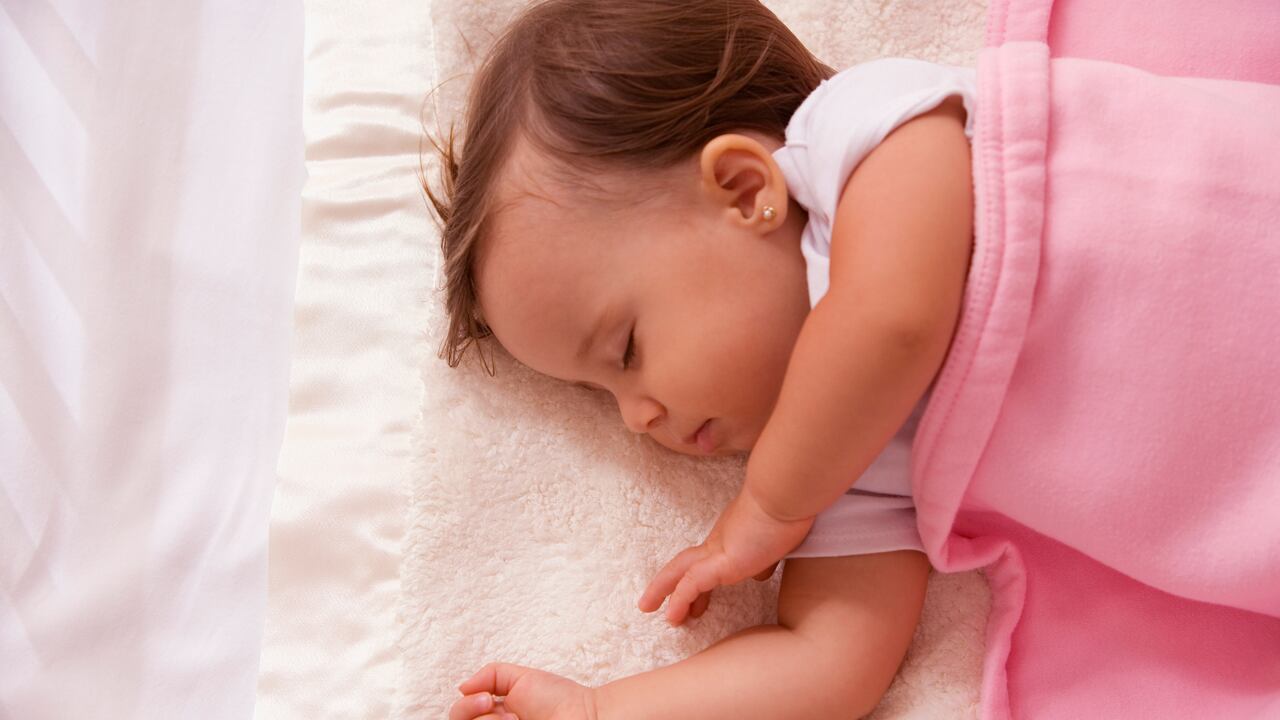 Mientras unos usuarios criticaron la decisión de la madre, otros elogiaron las perforaciones de la infante a temprana edad