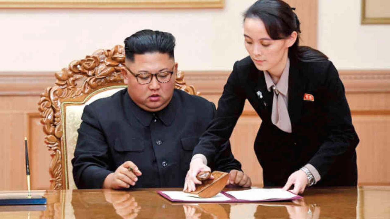 El líder norcoreano Kim Jong-Un junto a su hermana Kim Yo Jong /Vía: AP