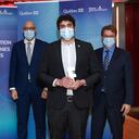 Carlos Alexander Ruiz Mena, situado en el centro de la fotografía, recibió un reconocimiento por su labor con inmigrantes.