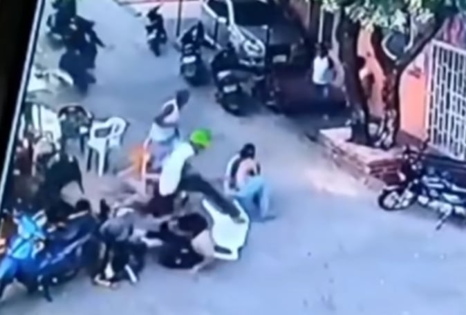 Tres mujeres y dos hombres resultaron heridos.