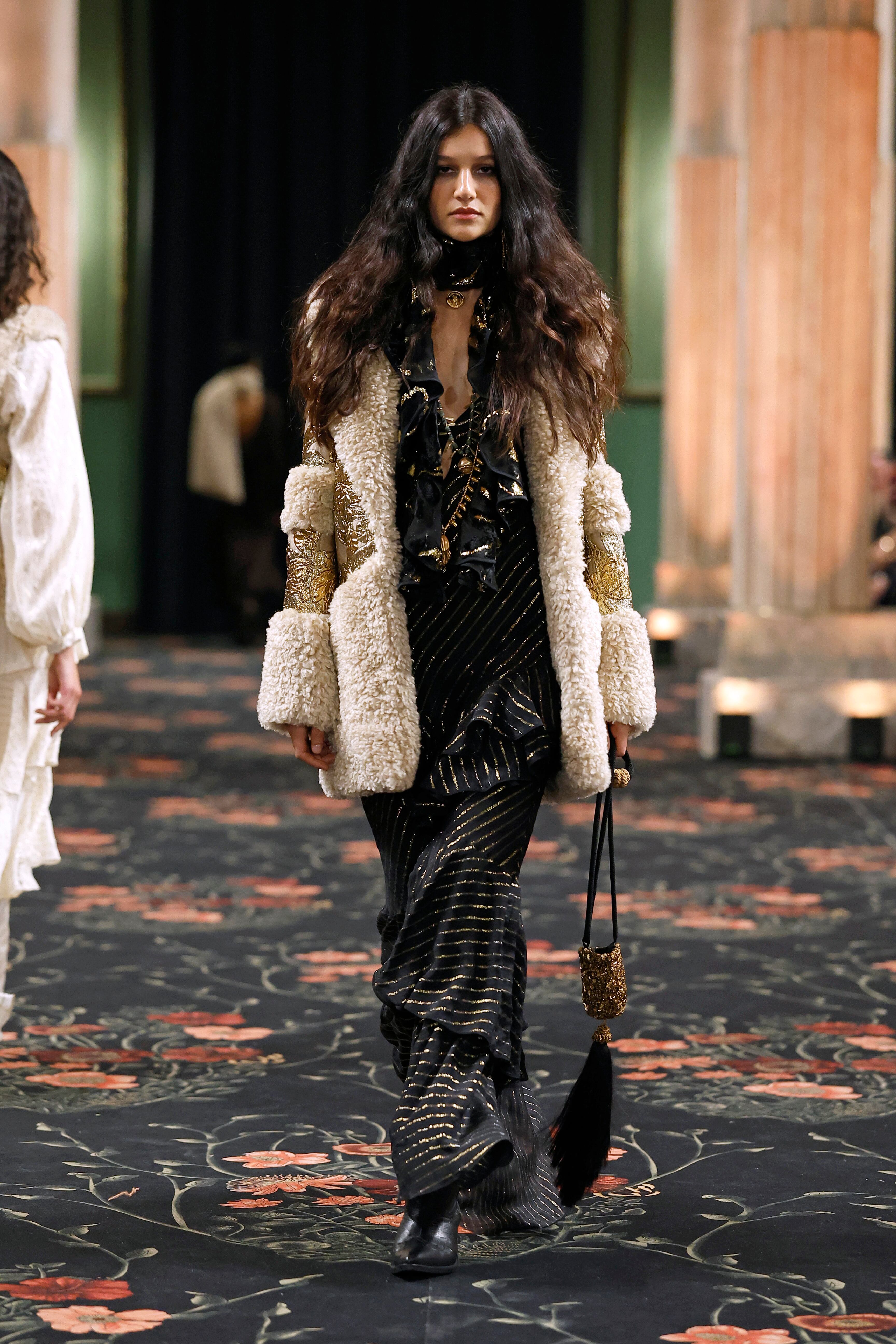 Johanna Ortiz, la diseñadora caleña, fue la encargada de inaugurar la Mercedes Benz Fashion Week Madrid 2026 con su colección 'Alma'