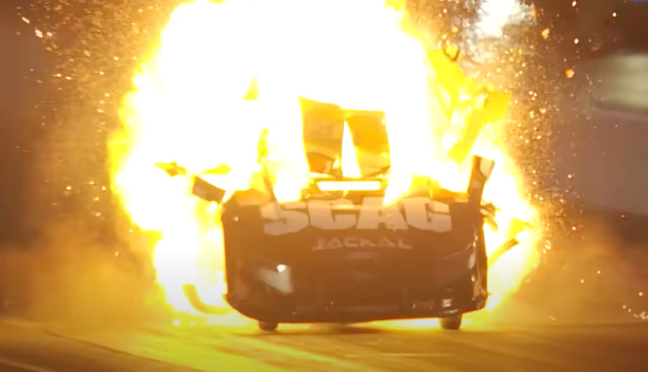 El carro del experimentado piloto Dan Wilkerson explotó a pocos segundos de haber tomado la partida.