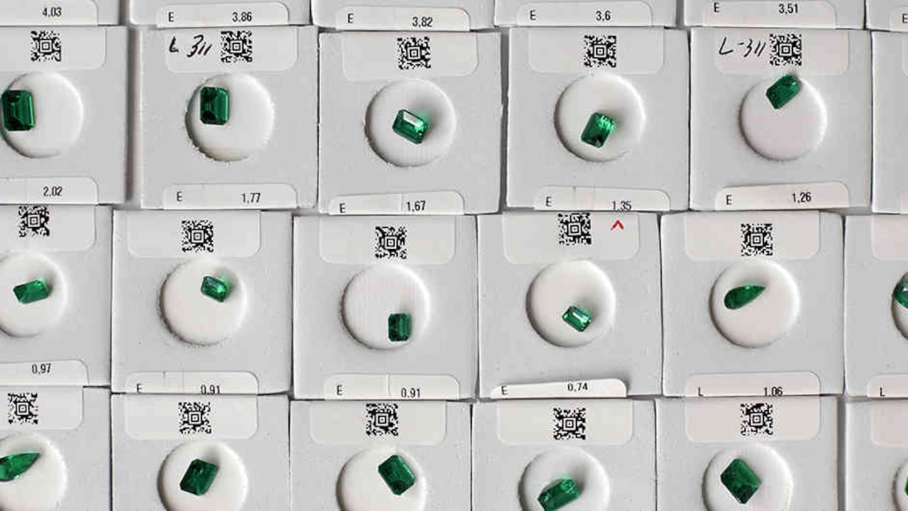 El oficio de tallador tiene más de 1.000 años. En Bogotá son 70 los encargados de dar forma a las piedras que llegan de Muzo.