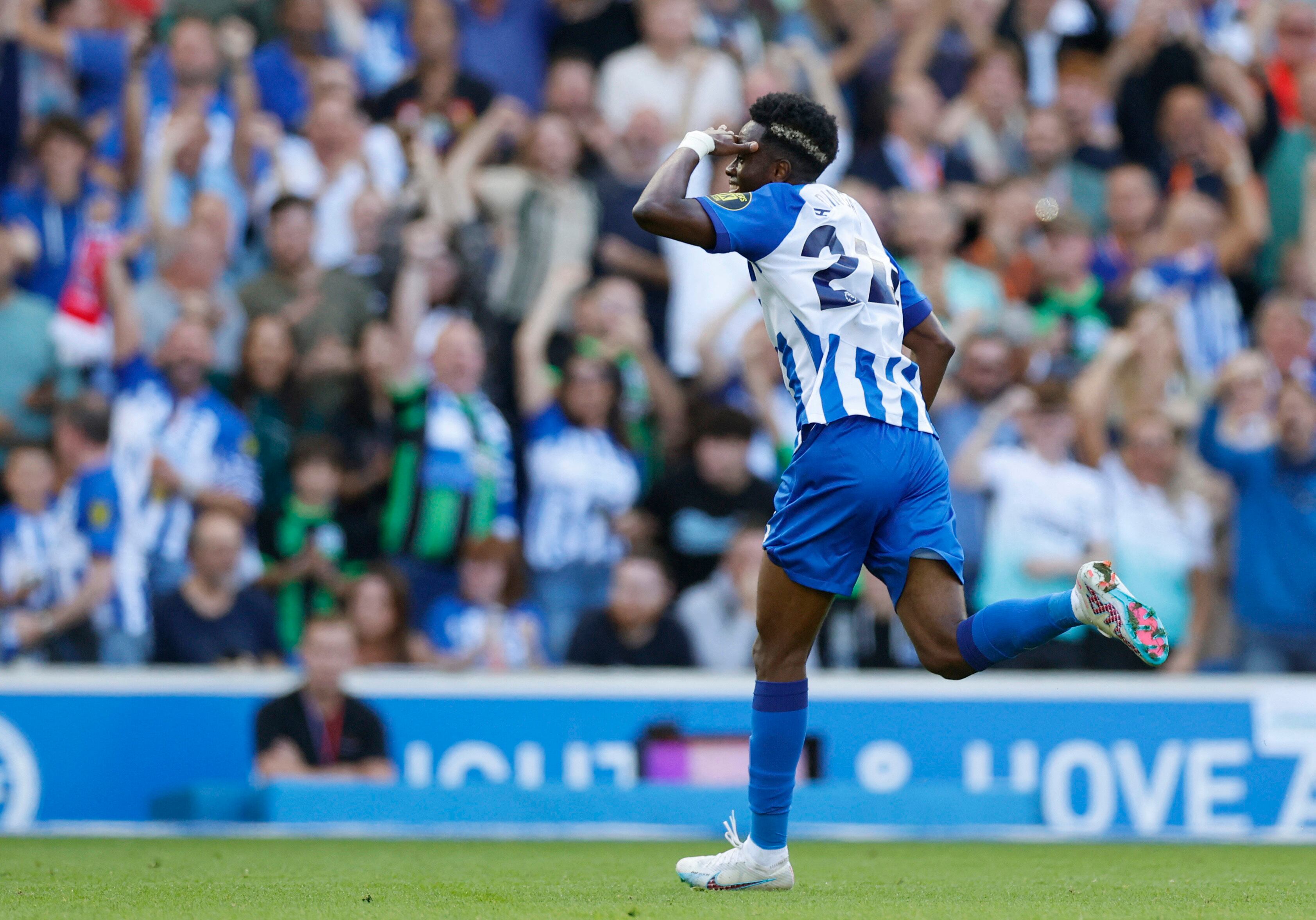 Simon Adingra hizo el primer gol del partido.