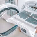 La combinación de humedad, restos de comida y temperaturas variables crea un entorno donde las bacterias pueden prosperar.