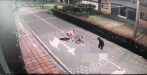 La familia de Jhonson Zorrilla, el hombre asesinado con una piedra mientras intentaban asaltarlo en Bogotá, pide a la Fiscalía avanzar en la investigación.