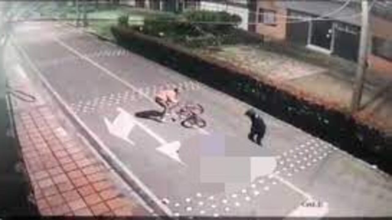 La familia de Jhonson Zorrilla, el hombre asesinado con una piedra mientras intentaban asaltarlo en Bogotá, pide a la Fiscalía avanzar en la investigación.