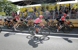 Los colombianos Nairo Quintana, Sergio Higuita y Sergio Luis Henao en Libourne