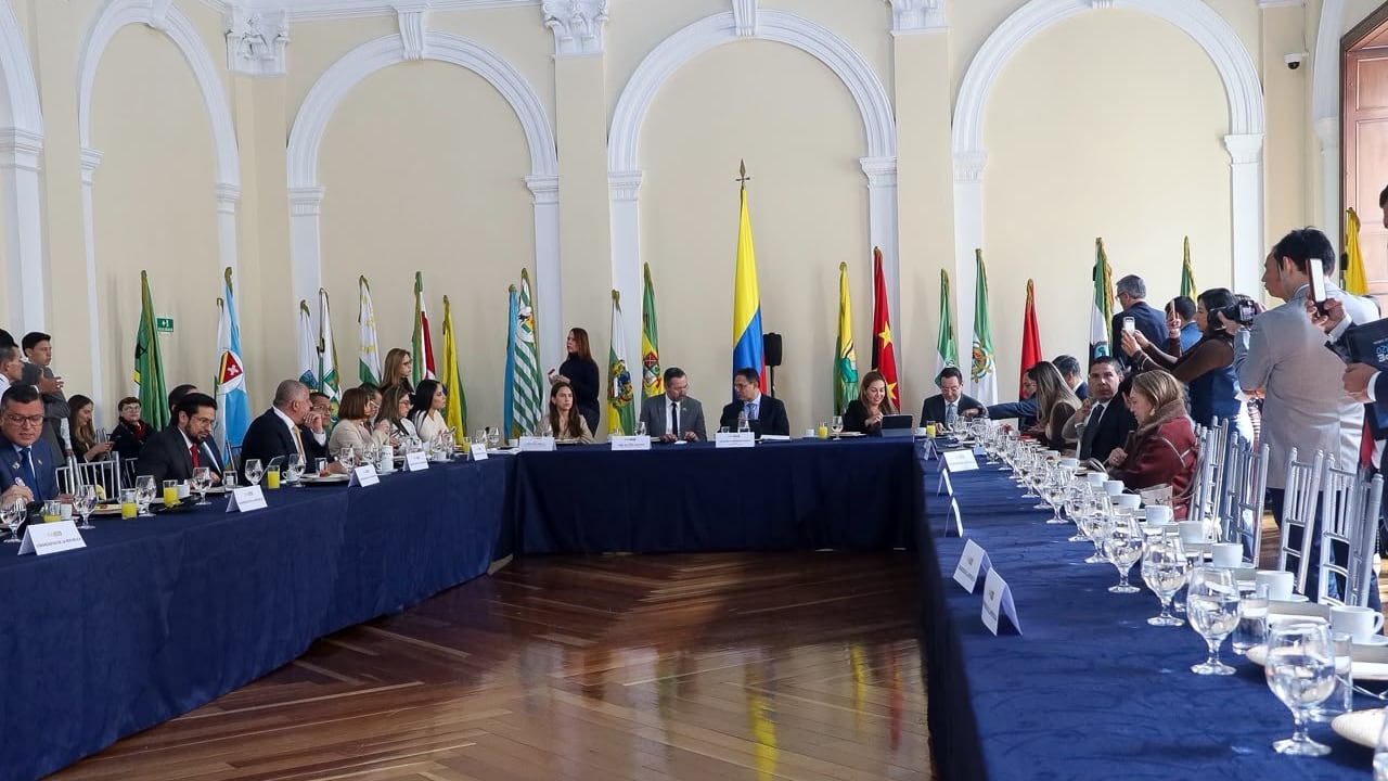 Reunión del Minvivienda con el Centro Democrático.