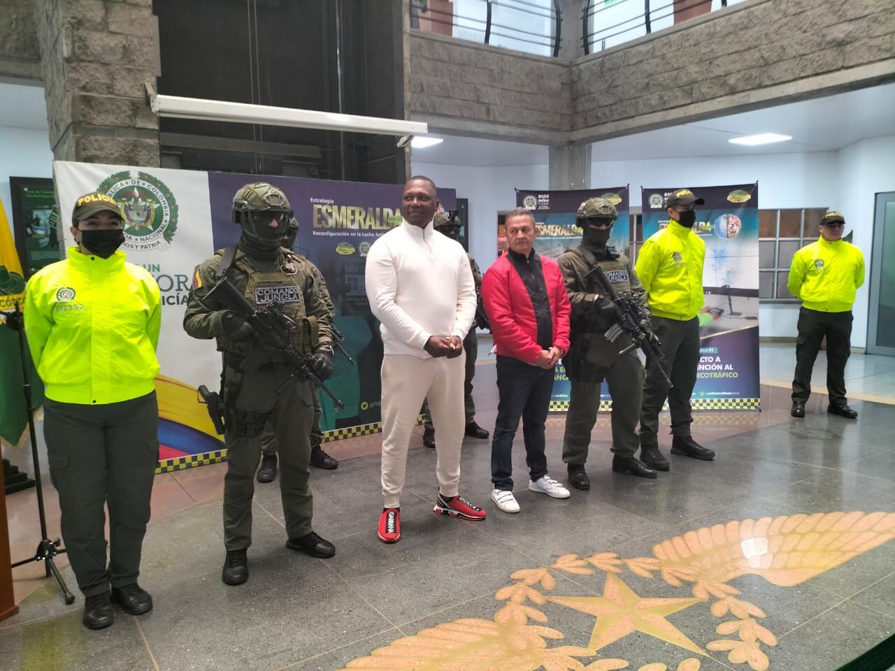 Alias Beto, (chaqueta roja) también fue capturado junto a alias Toyota y las autoridades los sindican de ser poderosos narcotraficantes.