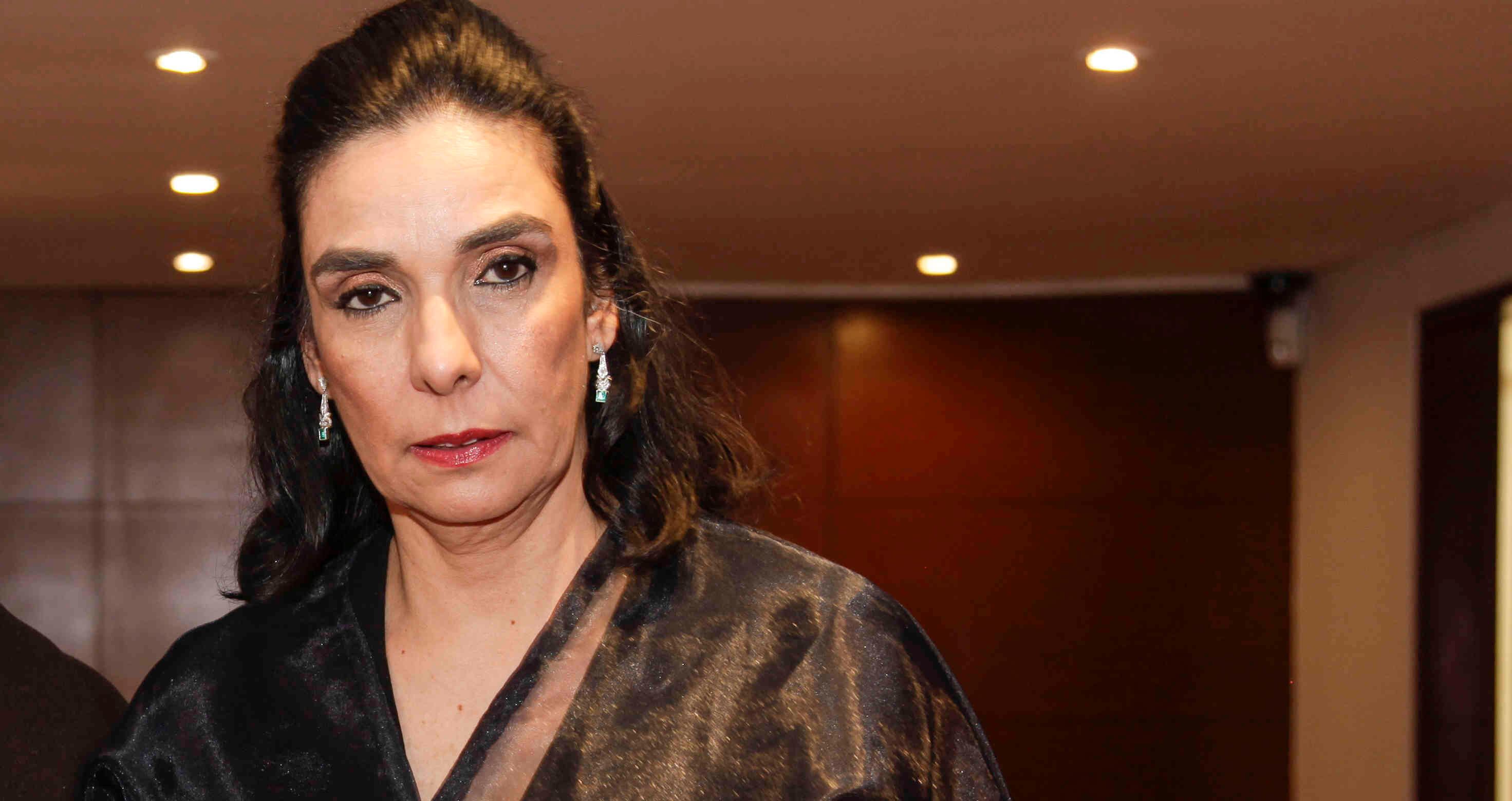 Es abogada de la Universidad del Rosario con maestría en derecho administrativo y ha sido profesora de derecho mercantil, civil y laboral en la Sergio Arboleda y en otras instituciones académicas. 