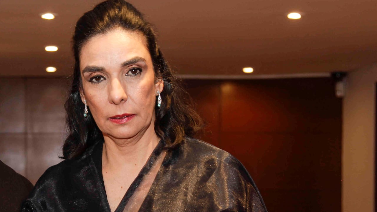 Es abogada de la Universidad del Rosario con maestría en derecho administrativo y ha sido profesora de derecho mercantil, civil y laboral en la Sergio Arboleda y en otras instituciones académicas.