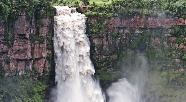 Desde hace muchos años a este sitio han acudido muchas personas para acabar con su vida. Muchos casos han terminado fallidos, gracias a la intervención de las autoridades. 