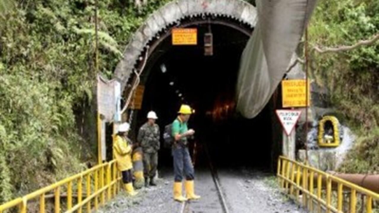 Al finalizar el proyecto, se construirá un túnel de 8.800 metros, en una carreta de 550 kilómetros.