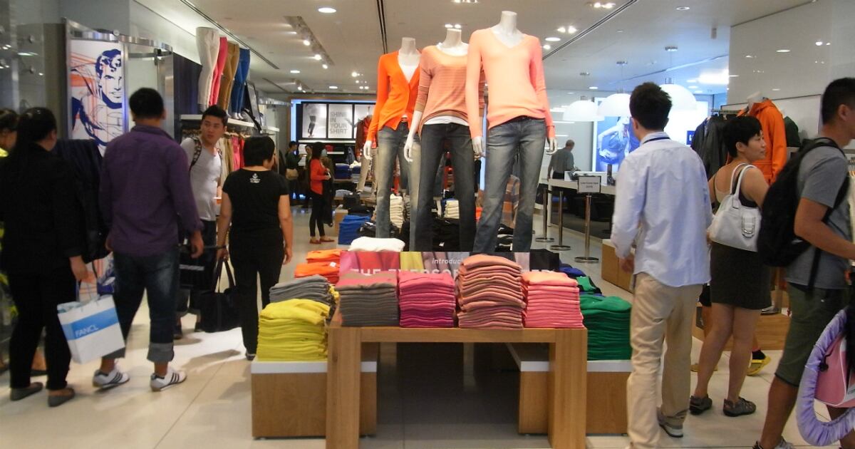 Como es costumbre en esta época decembrina,  los establecimientos comerciales funcionarán hasta altas horas de la noche en lo que se denomina como ‘Bogotá Despierta’, que busca reactivar económicamente la capital en medio de la pandemia, pero además potencializar el número de ventas, como espera Fenalco. 