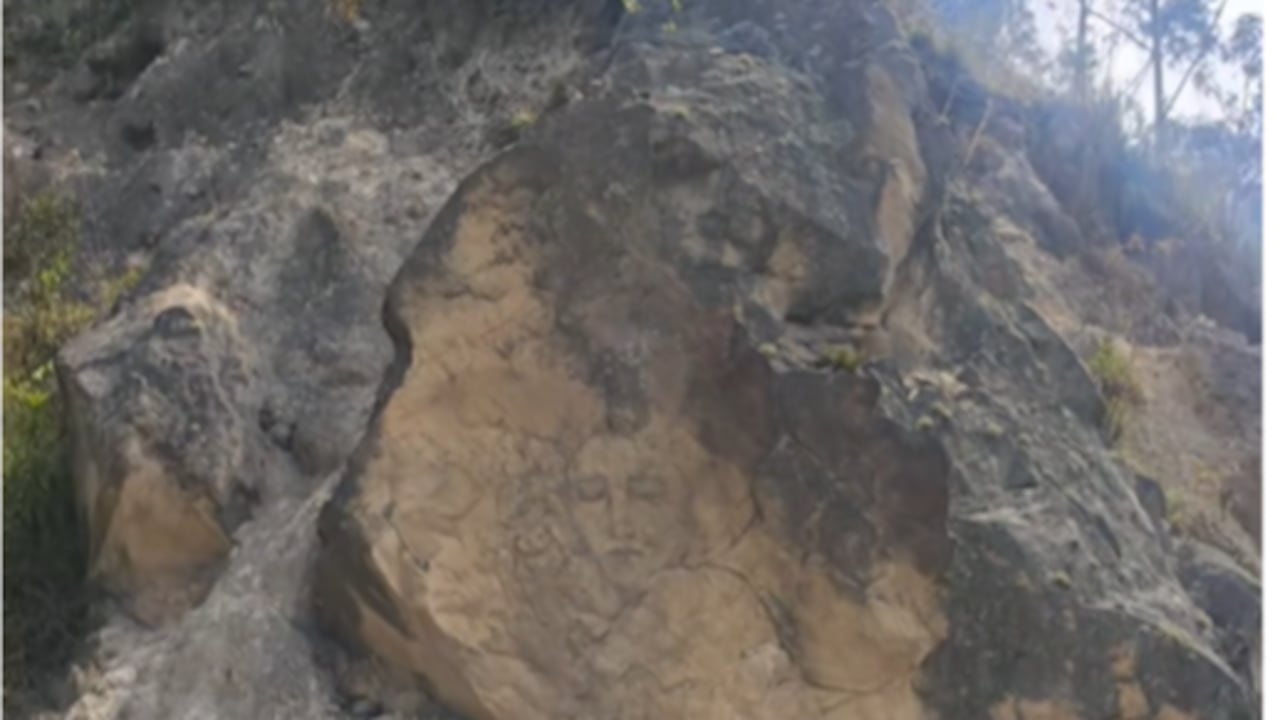 Supuesta imagen de una virgen que apareció en una roca en Boyacá