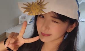 La influencer fue atacada en Santiago de Chile por parte de un motociclista que le arrebató el celular mientras hacía una transmisión en vivo.