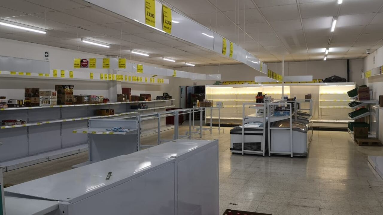 Las consecuencias del paro se han dejado ver en algunos municipios del Valle del Cauca. En esta foto podemos ver una tienda D1 en Palmira, donde ya no queda casi nada.