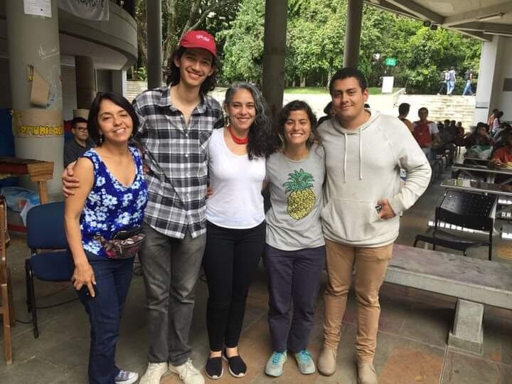 Christian David Guzmán, pareja de Susana 'Boreal', junto a María José Pizarro.