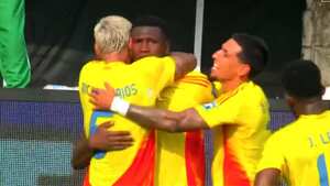 Yerson Mosquera marca gol ante Argentina rumbo al Mundial 2026