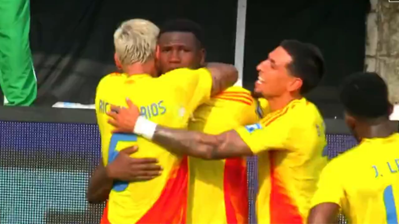 Yerson Mosquera marca gol ante Argentina rumbo al Mundial 2026