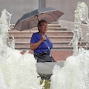 Una temperatura de 31 y una sensación de 33 Grados Centígrados fue lo que se vivió hoy en la ciudad, Los caleños hacen uso de Accesorios como el paraguas para evitar el inclemente sol, que por estos días azota la sucursal del cielo