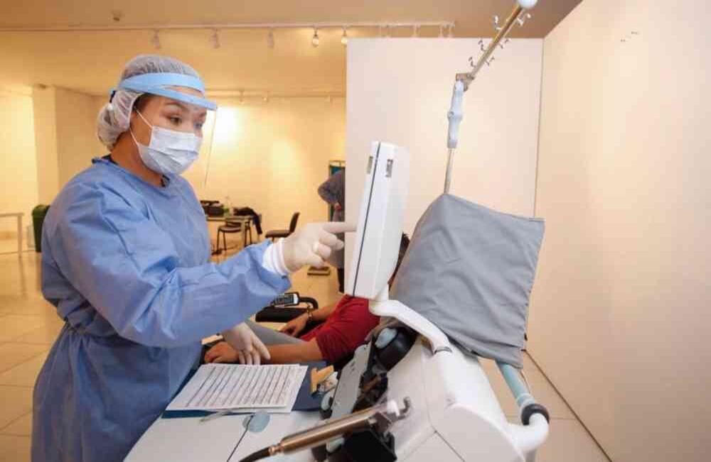 Varios centros hospitalarios han buscado la forma de prepararse para hacer frente a la situación. La Fundación Cardioinfantil, por ejemplo, creó pasillos exclusivos para pacientes con el virus. Asimismo, realizó cambios internos como mover consultorios y oficinas. Foto: Guillermo Torres/ SEMANA