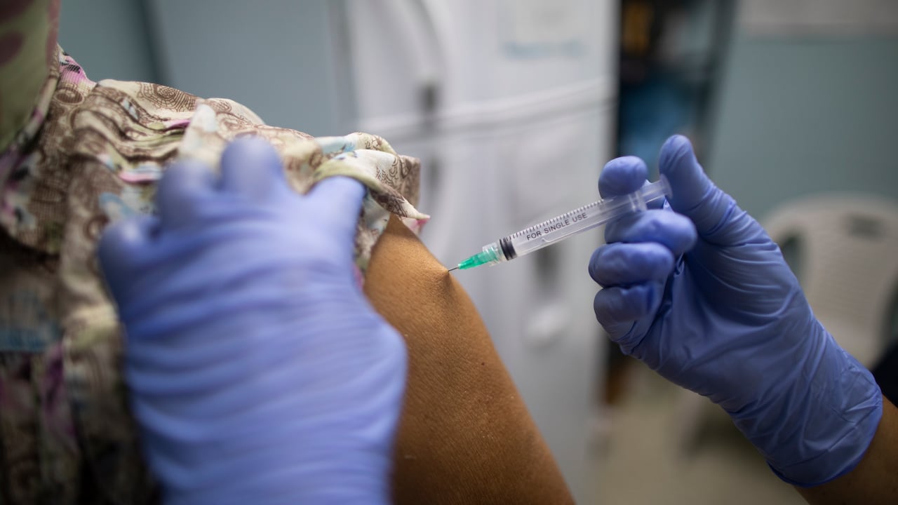 Coronavirus: nuevo caso de una trabajadora médica que presentó reacciones adversa a la vacuna anti covid