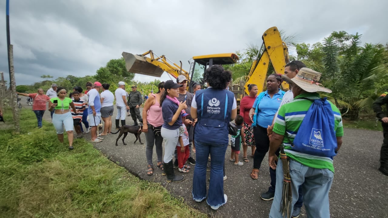 En el momento que llegó el Esmad y militares, hizo presencia la personería y la Defensoría del Pueblo, con el fin de garantizar los derechos de estas personas.