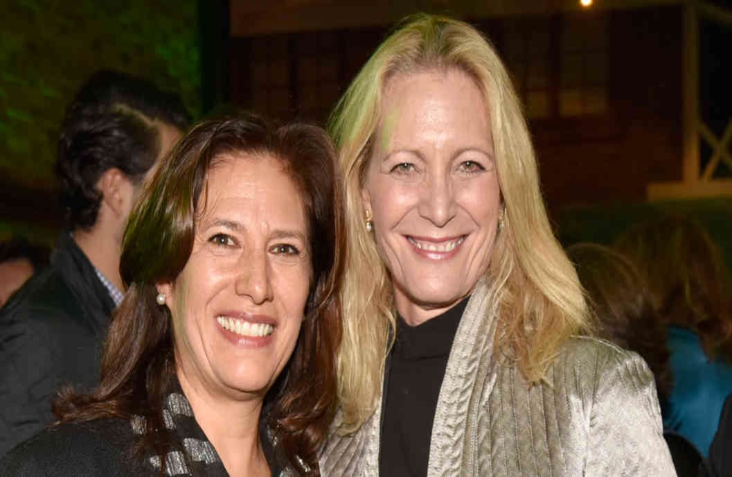 Ana María Fries y Gail de Ruiz. 