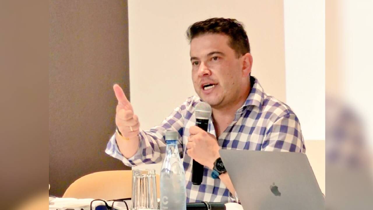 El gobernador de Cundinamarca, Nicolás García anunció que no hay restricciones para el puente de Reyes en su departamento. Foto: Twitter @nicolasgarciab.