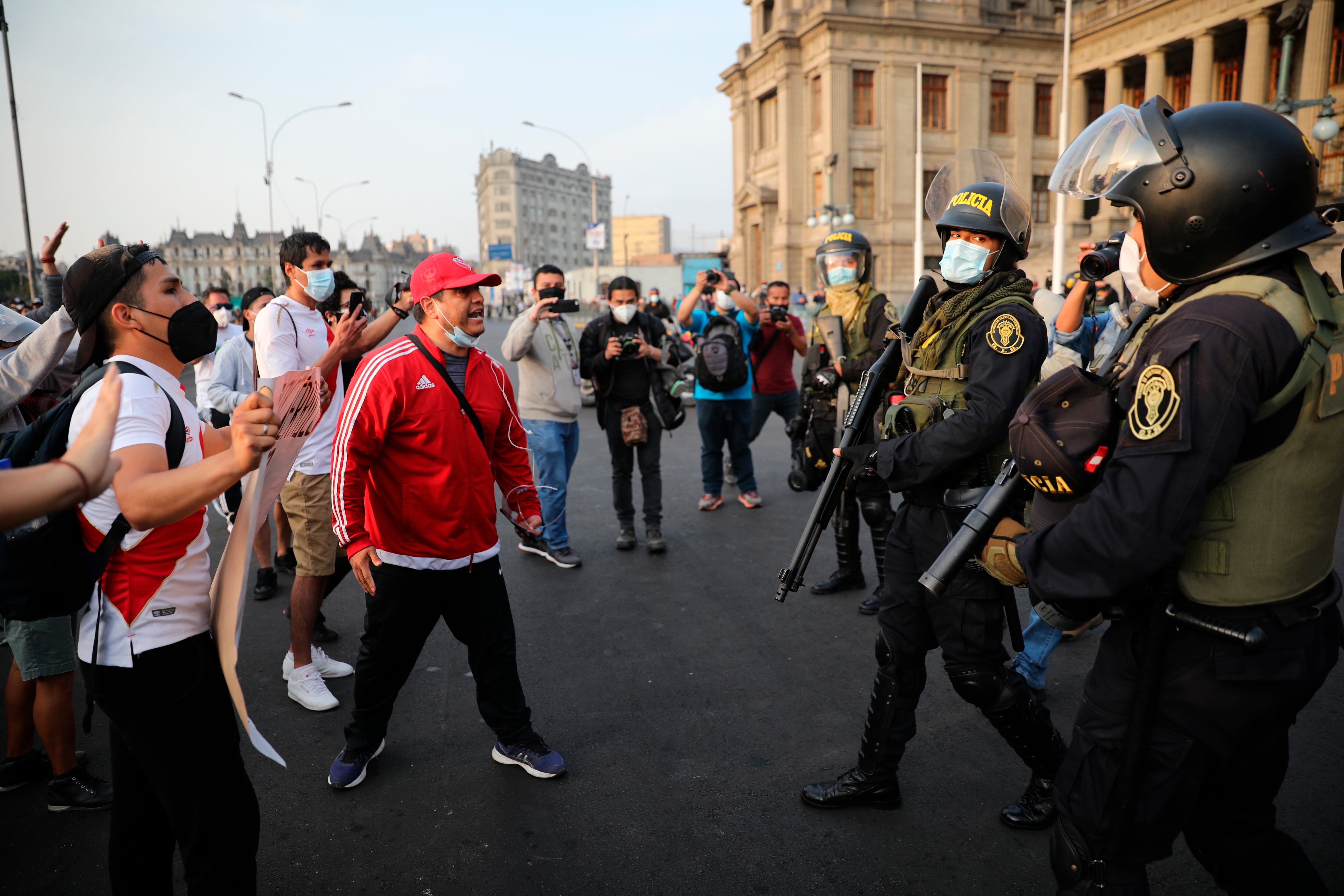 MANIFESTACIONES EN PERÚ DESTITUCIÓN VIZCARRA