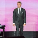 CHULA VISTA, CA - MAY 04: Recording artist Luis Miguel performs on stage during opening night of his Mexico Por Siempre Tour at Mattress Firm Amphitheatre on May 4, 2018 in Chula Vista, California. (Photo by Daniel Knighton/Getty Images)