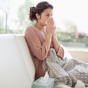 Algunas infusiones pueden ayudar a mejorar lo síntomas de un resfriado común.