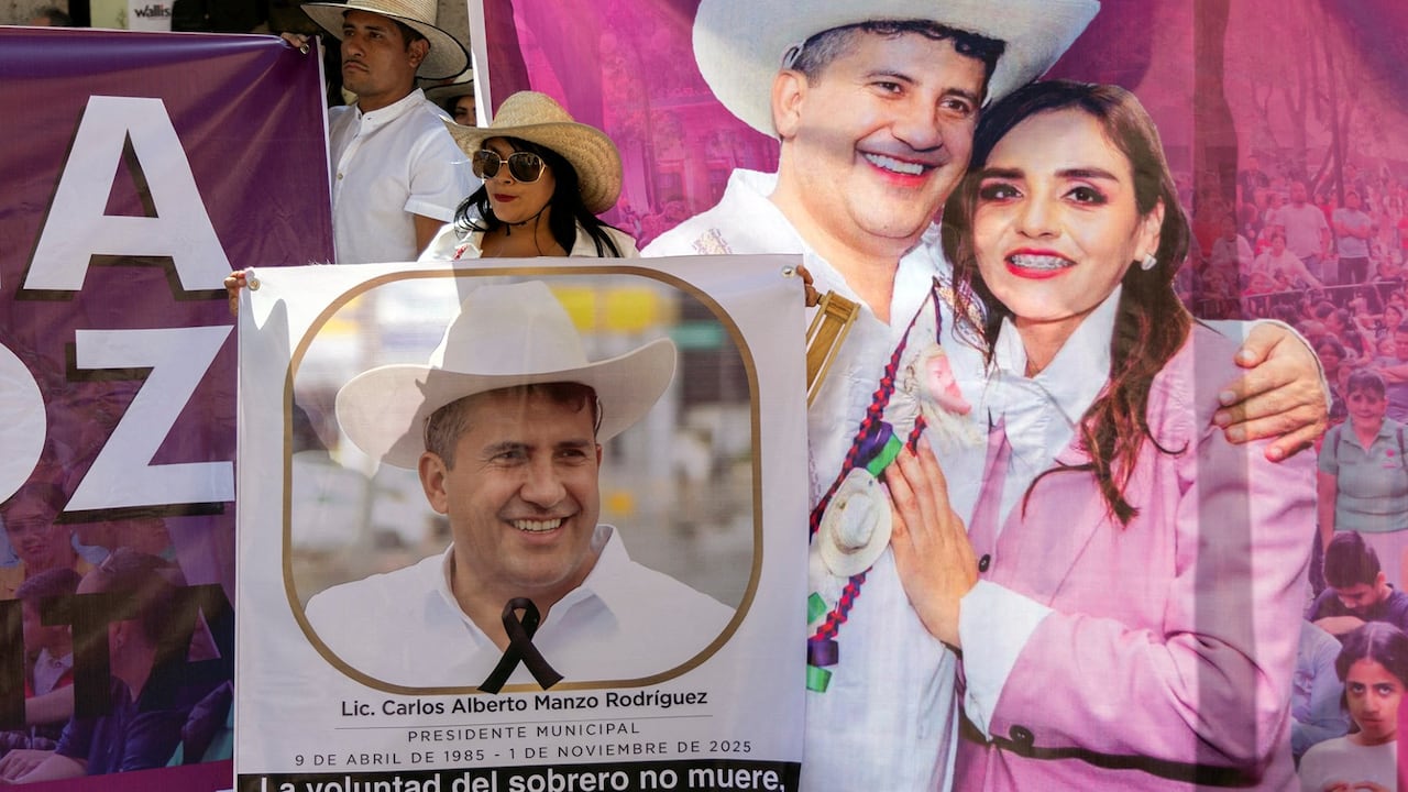 Homenaje al alcalde Carlos Manzo.