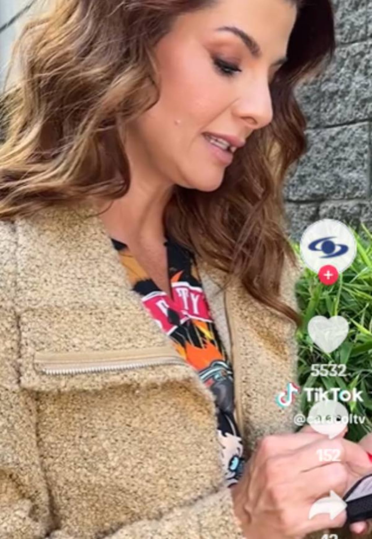 La presentadora habló de aplicaciones y búsquedas que tenía en su celular.