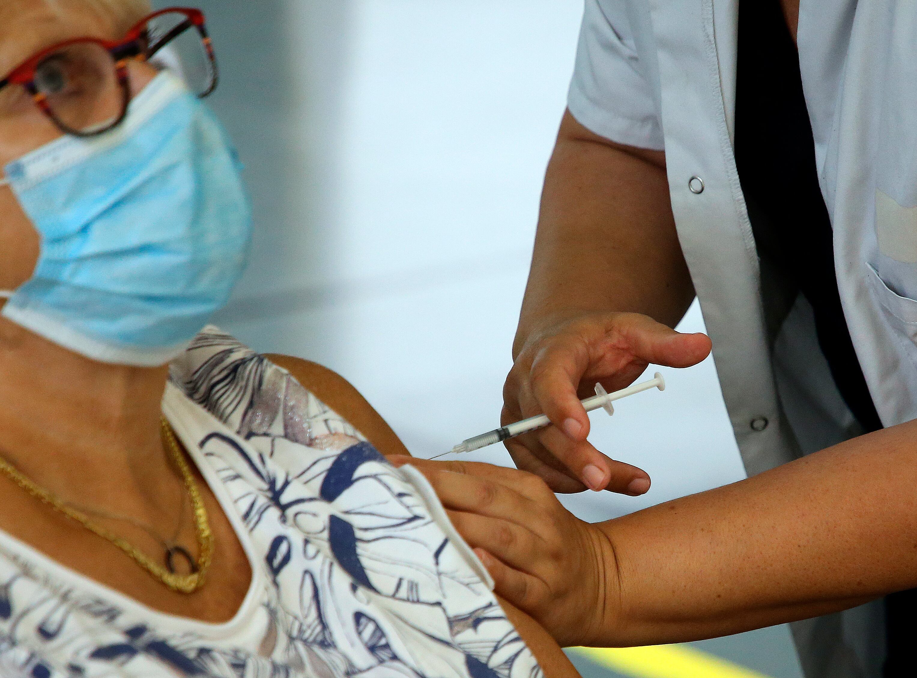 ¿Qué debe hacer si se contagió de covid-19 estando vacunado?